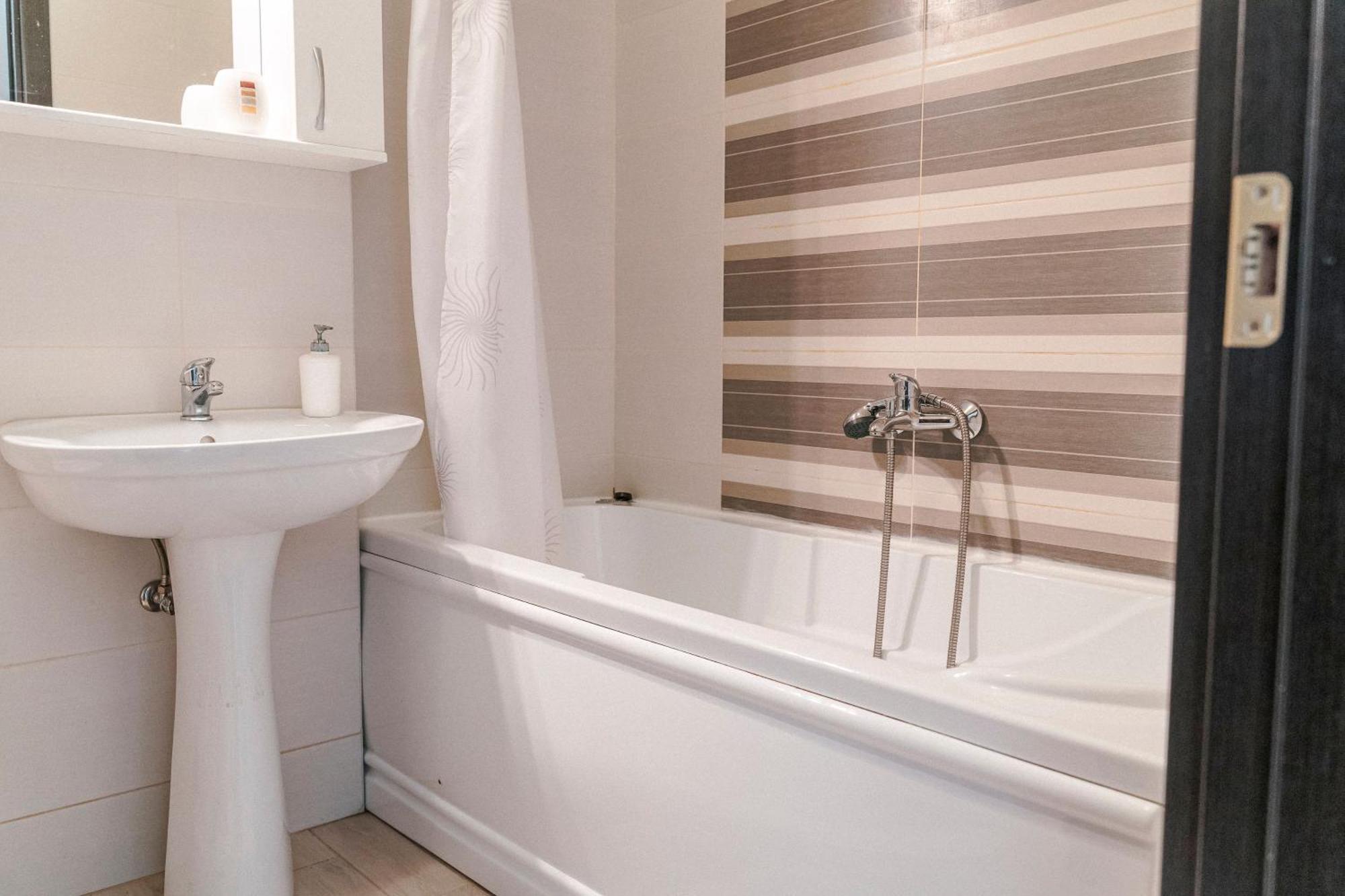 M&M Apartment Oradea Eksteriør bilde